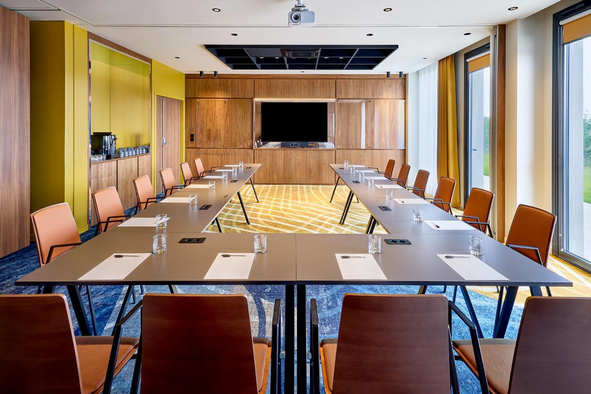 Courtyard By Marriott Lyon Eurexpo Stadium เฌอนาส์ ภายนอก รูปภาพ