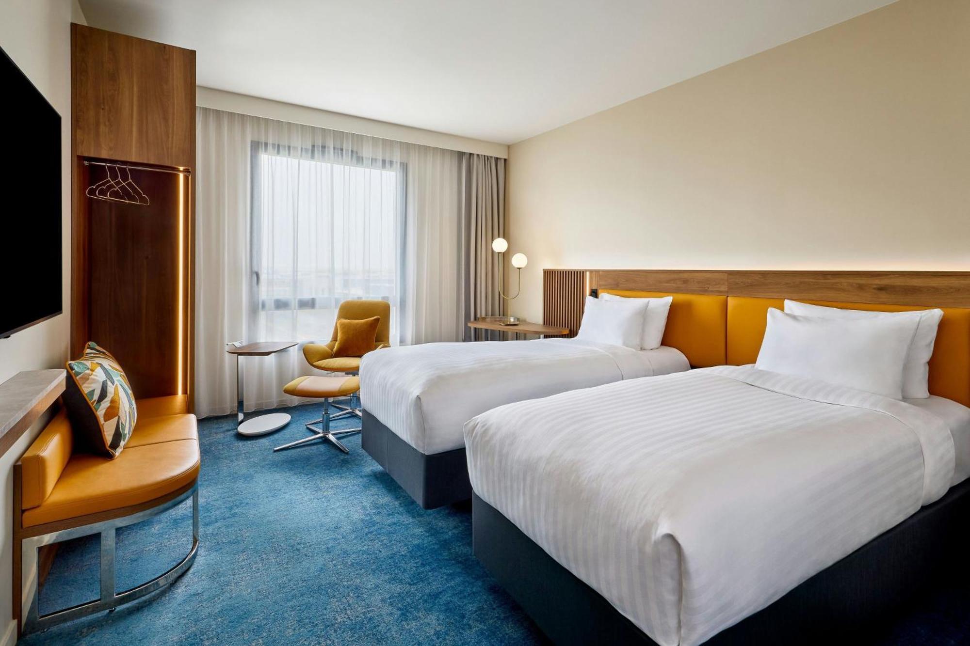 Courtyard By Marriott Lyon Eurexpo Stadium เฌอนาส์ ภายนอก รูปภาพ